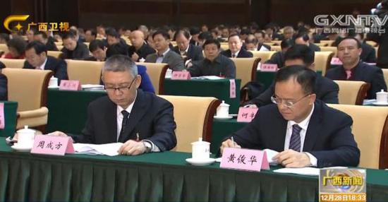 周成方簡歷：廣西自治區(qū)政協(xié)副主席周成方，曾任廣西自治區(qū)副主席、公安廳廳長