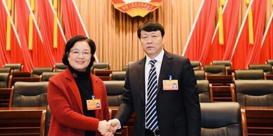 陳鴻寧任柳州政協(xié)主席，曾任柳州市委常委、政法委書記（陳鴻寧簡歷）