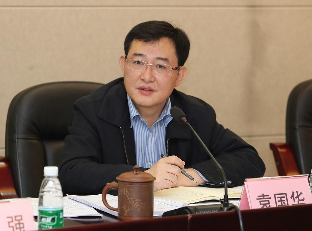 袁國華簡歷：廣西人社廳副廳長袁國華，曾任廣西黨委副秘書長，賀州市委常委、常務(wù)副市長，防城港市委常委、組織部部長