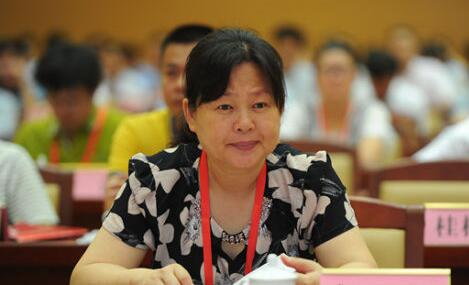 楊紅簡(jiǎn)歷：玉林市人大主任楊紅，曾任玉林市委常委、統(tǒng)戰(zhàn)部長(zhǎng)