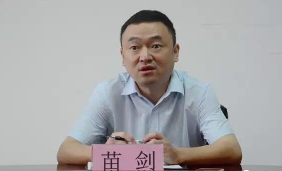 苗劍簡(jiǎn)歷：北部灣大學(xué)校長(zhǎng)苗劍，曾任河池學(xué)院院長(zhǎng)，河池市委副書記、廣西廣播電視大學(xué)副校長(zhǎng)