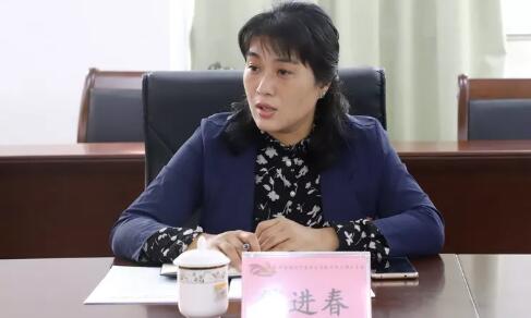 符進(jìn)春簡歷：欽州市婦聯(lián)主席符進(jìn)春，曾任欽州市政府副秘書長、教育局副局長