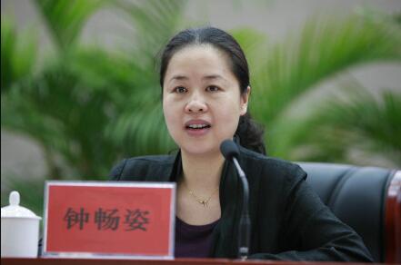 鐘暢姿簡歷：欽州市委書記鐘暢姿，曾任梧州市長，貴港市委副書記、桂平市委書記