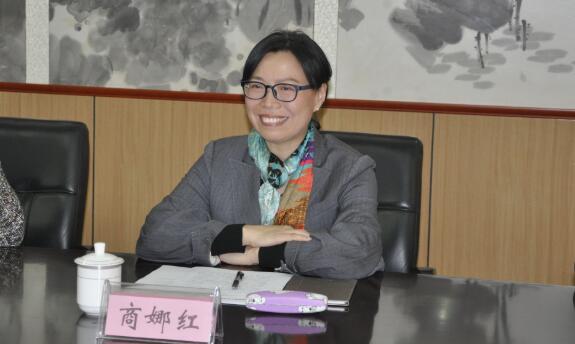 商娜紅簡(jiǎn)歷：廣西政府發(fā)展研究中心副主任商娜紅，曾任廣西大學(xué)副校長(zhǎng)，玉林市委常委、統(tǒng)戰(zhàn)部長(zhǎng)