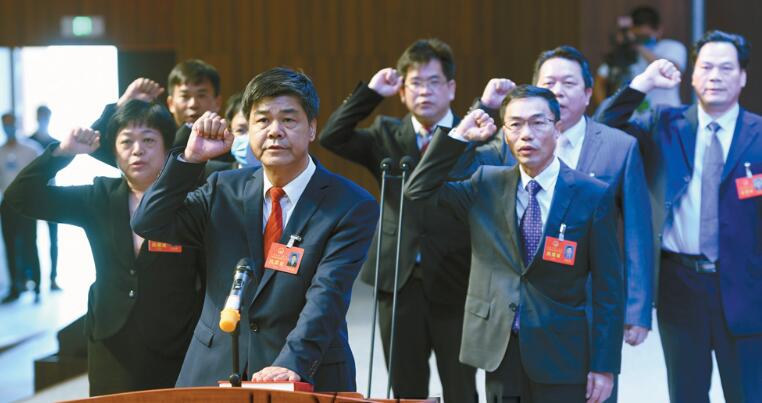 劉志明當選北海市人大主任，李海文當選副主任，馬南萍當選北海市監(jiān)委主任（簡歷）