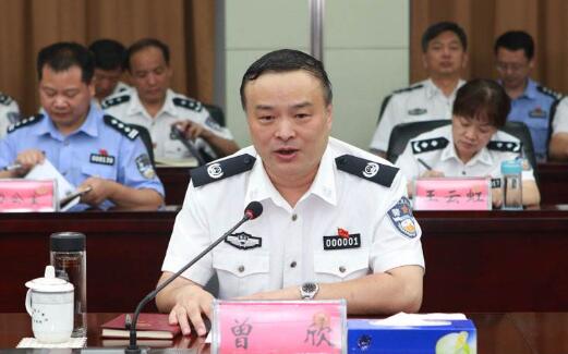 曾欣簡歷：廣西自治區(qū)黨委常委、政法委書記曾欣，曾任湖北省政府副省長、公安廳廳長