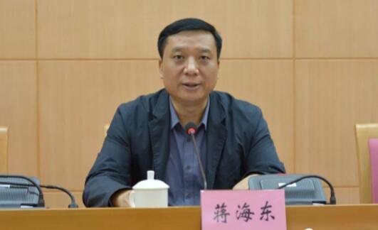 蔣海東簡(jiǎn)歷：廣西民政廳副廳長(zhǎng)蔣海東，曾任廣西司法廳黨委委員、監(jiān)獄局局長(zhǎng)，梧州市委副書記