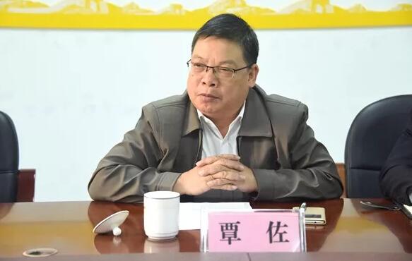 覃佐簡歷：防城港市政協(xié)副主席覃佐，曾任防城港市工商聯(lián)主席、統(tǒng)計局局長