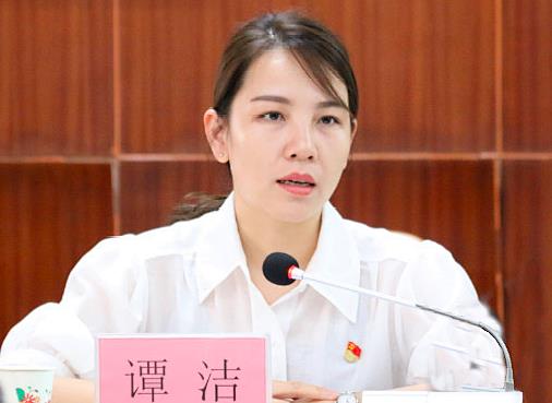 譚潔簡歷：南寧市馬山縣委常委、組織部部長譚潔，曾任南寧市委統(tǒng)戰(zhàn)部辦公室主任