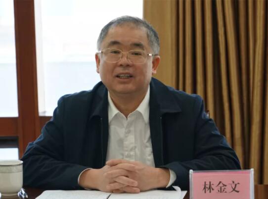林金文簡歷：廣西自治區(qū)人大法制委員會(huì)副主任委員林金文，曾任廣西高院副院長、司法廳廳長、商務(wù)廳副廳長