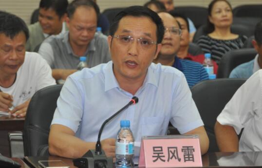 吳風(fēng)雷簡歷：百色市凌云縣委書記吳風(fēng)雷，曾任百色市政府秘書長、外事辦主任、農(nóng)業(yè)農(nóng)村局局長