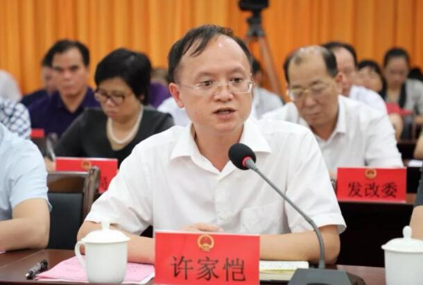許家愷簡歷：崇左市扶綏縣委副書記、縣長許家愷，曾任崇左市政府副秘書長，大新副縣長、龍州副縣長