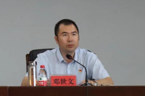 鄧世文簡歷：桂林市全州縣委書記鄧世文，曾任雁山區(qū)委副書記、區(qū)委常委、常務副區(qū)長
