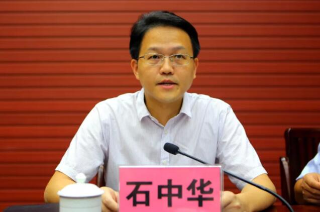 石中華簡歷：柳州市柳北區(qū)委書記石中華，曾任柳北區(qū)長融水縣委副書記，縣委常委、組織部部長