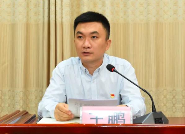王鵬簡歷：南寧市上林縣委副書記、縣長王鵬，曾任廣西林業(yè)局科技處處長