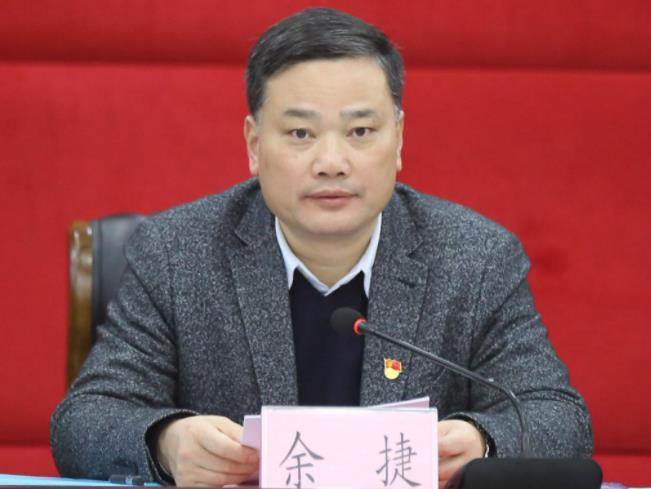 余捷簡歷：桂林市秀峰區(qū)委書記余捷，曾任桂林市城管委主任、疊彩區(qū)委書記