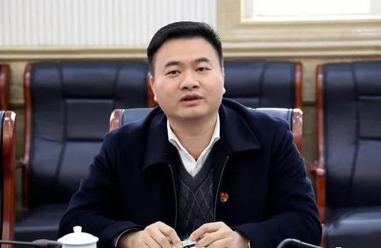 黃德佳簡歷：貴港市衛(wèi)健委副主任黃德佳，曾任桂平市委副書記、市長，港北區(qū)委副書記、區(qū)委常委、組織部部長