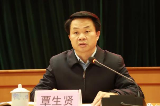 覃生賢簡(jiǎn)歷：河池農(nóng)機(jī)中心主任覃生賢被查，曾任金城江區(qū)委書記、區(qū)長(zhǎng)、天峨縣副書記