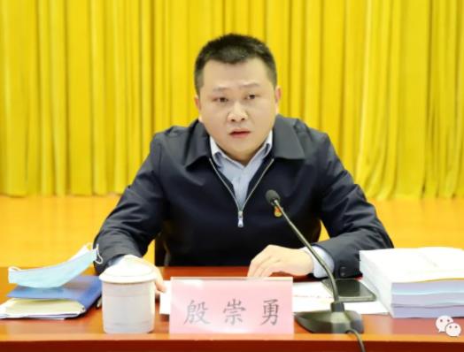殷崇勇簡歷：貴港市港南區(qū)委副書記、區(qū)長殷崇勇，曾任貴港市委網(wǎng)信辦主任、宣傳部副部長，覃塘區(qū)委常委、副區(qū)長