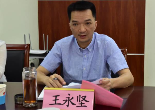王永堅簡歷：玉林市興業(yè)縣委副書記、縣長王永堅，曾任玉林市發(fā)改委副主任，玉州區(qū)委常委、常務(wù)副區(qū)長