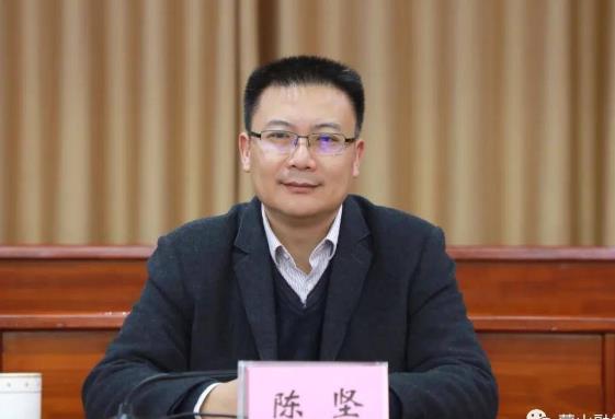 陳堅簡歷：梧州市蒙山縣委副書記、縣長陳堅，曾任梧州投資促進局局長、安監(jiān)局局長、退役軍人事務(wù)局局長