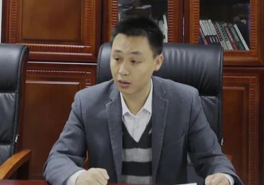 謝政簡歷：來賓市政務大數(shù)據(jù)發(fā)展局四級調(diào)研員謝政，曾任來賓市發(fā)改委副主任