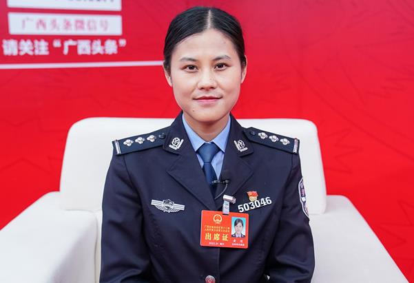 黃墁簡(jiǎn)歷：玉林市容縣公安局政委黃墁，曾任玉林市公安局刑事偵查支隊(duì)副支隊(duì)長(zhǎng)