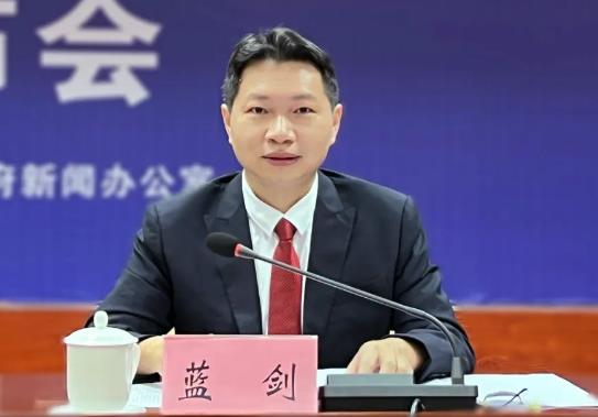 藍(lán)劍簡歷：防城港市委宣傳部副部長、網(wǎng)信辦主任藍(lán)劍，曾任防城港市文化體育新聞出版局副局長