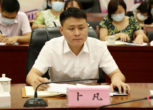 卜凡簡歷：貴港市桂平市委副書記、市長卜凡，曾任廣西財(cái)政廳資產(chǎn)處副處長、貴港市財(cái)政局局長