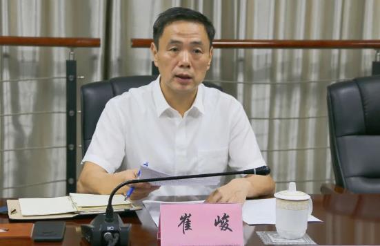 崔峻簡歷：廣西自治區(qū)政府副秘書長崔峻，曾任柳州市委常委、常務(wù)副市長、秘書長，三江縣委書記