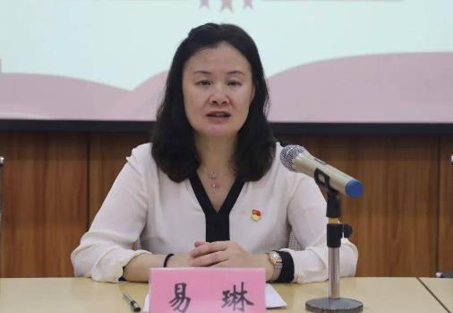 易琳簡歷：桂林市僑聯(lián)主席易琳，曾任桂林市民政局副局長